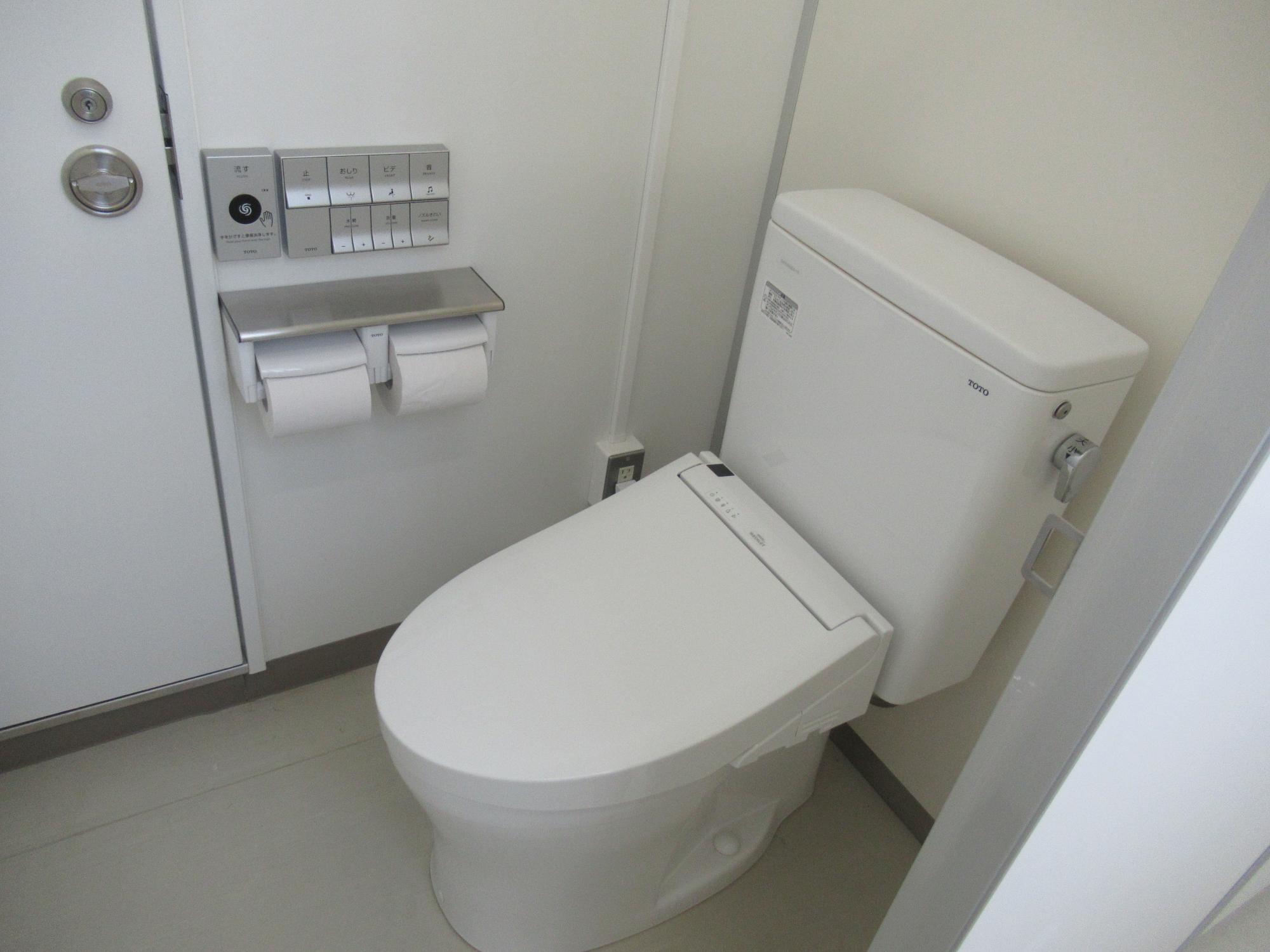 西吉富小学校トイレ改修事業